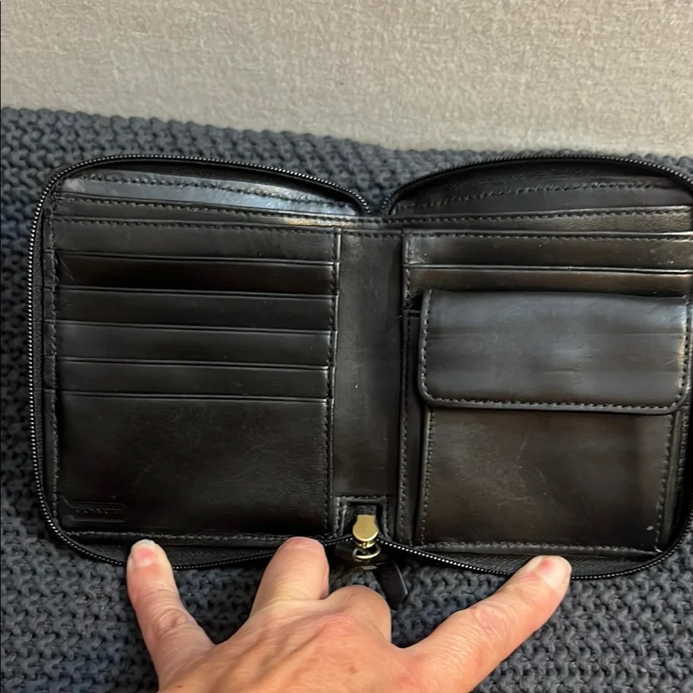 Coach Cream and Black Signature Wallet - Picture 3 of 6